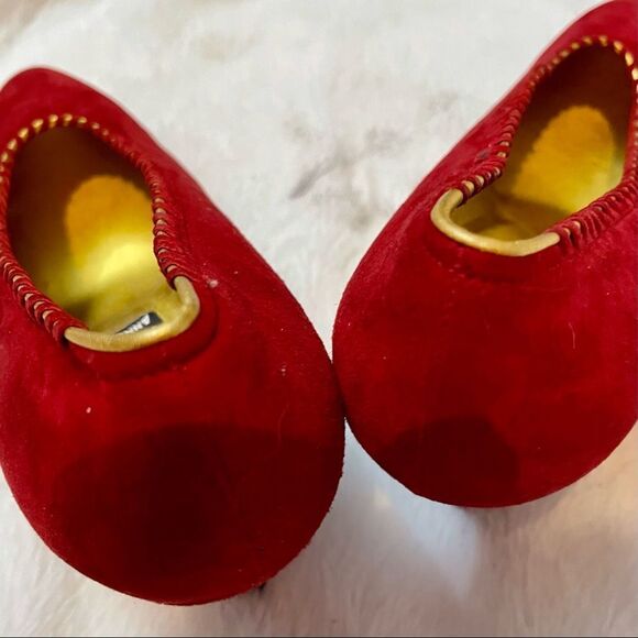 💥Host Pick!💥 Vintage NWOT 1980s Anne Klein Red Suede Pumps Gold Braid Accent - Picture 6 of 13